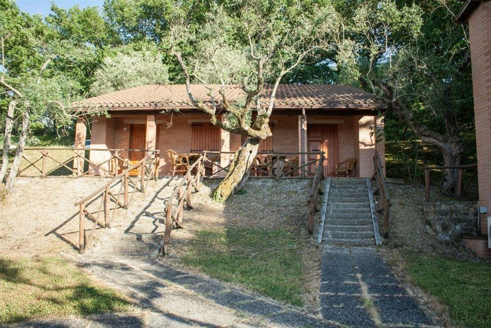 Cerquestra Camping Village Monte del Lago Exterior photo