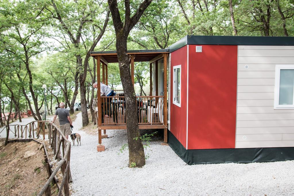 Cerquestra Camping Village Monte del Lago Exterior photo