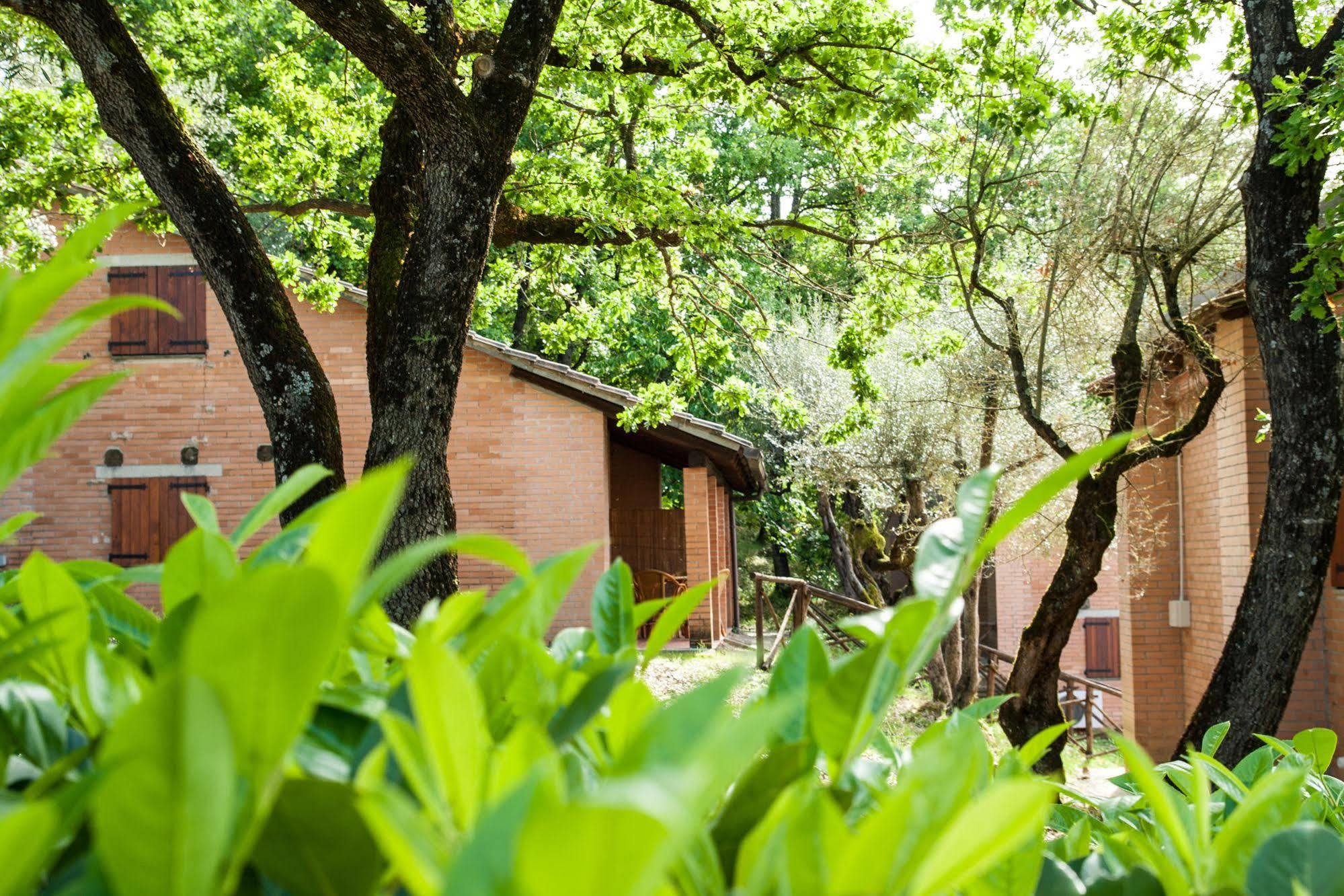 Cerquestra Camping Village Monte del Lago Exterior photo